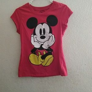 Super cute Disney/Mickey Mouse shirt!